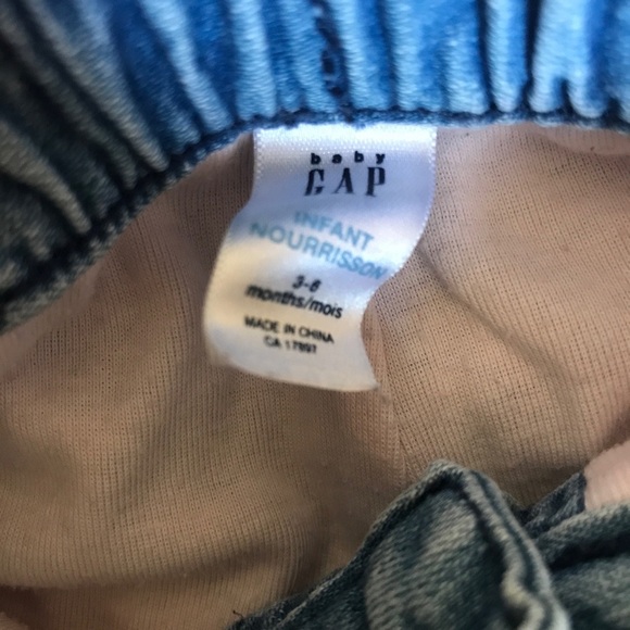 🌸5/$10🌸Baby Gap girl jeans with flowers 3-6M🌸 - Picture 4 of 4